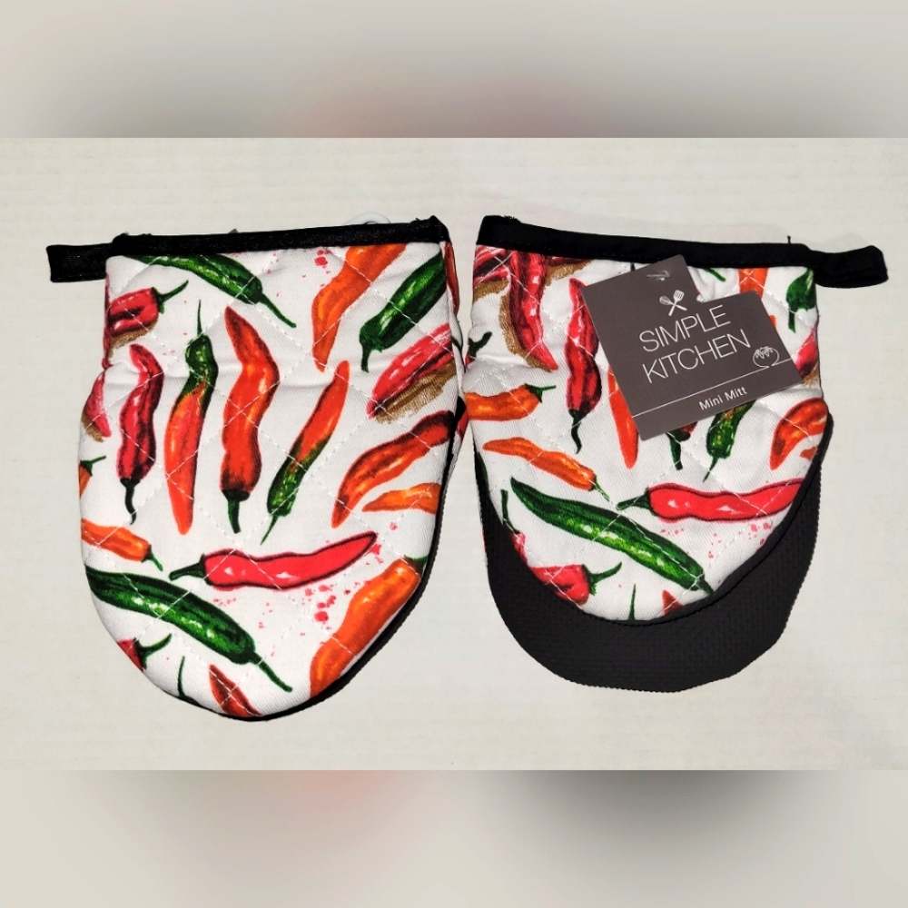 2 Piece Colorful Chili Pepper Mini Oven Mitts